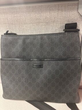 Gucci GG supreme black coated canvas messenger